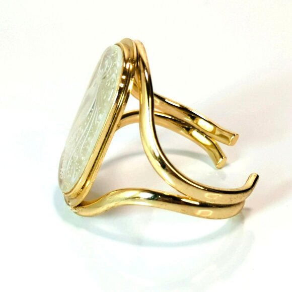 Vintage Whiting & Davis Unicorn Cuff Bracelet Gold Tone Intaglio Etched Jewelry - Picture 2 of 6